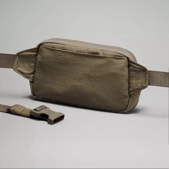 Lululemon mini belt bag - Picture 4 of 4